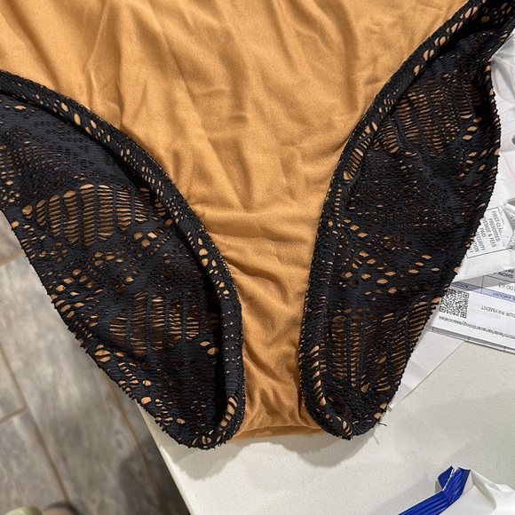 Black and gold one piece swimsuit - Picture 6 of 7